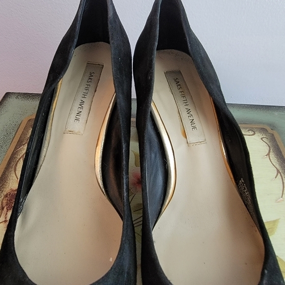 Saks Fifth Ave Galent Black Suede Pump Size 6 1/2 - Picture 12 of 14
